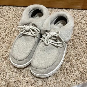 WOMENS FUZZY HEY DUDES